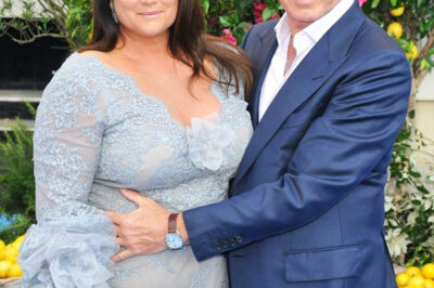 “Me encanta cada curva y pliegue de su cuerpo”: Pierce Brosnan defiende a su esposa de 100 kg contra los críticos de su apariencia.
