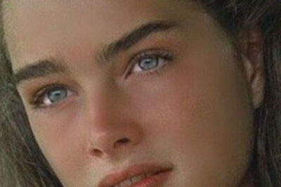 «Eterna Niña!»: La Estrella de la Película «Laguna Azul» Brooke Shields Solo con una Gabardina Deleitó a los Fanáticos!