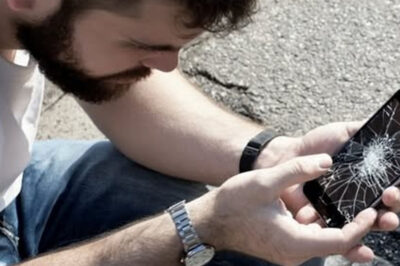 Un hombre encuentra un teléfono roto en la carretera: cuando inserta la tarjeta SIM y dice «chica», su corazón se detiene.