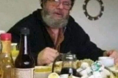 Un anciano estaba comiendo en una parada de camiones cuando entraron tres motociclistas de aspecto rudo.