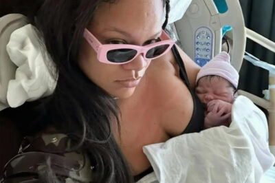 Solo un detalle… Rihanna deja ver la carita de su bebé por primera vez