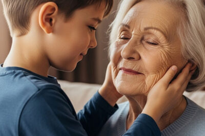 Cada tarde, al salir de la escuela, Tomás tomaba el mismo camino: cruzaba el parque, recogía una flor silvestre y llegaba al asilo con su mochila colgando de un hombro y el corazón lleno de paciencia. Era su ritual secreto.