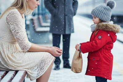 “¡TÚ NO TIENES CASA Y YO NO TENGO MAMÁ!”, DECLARÓ LA NIÑITA A LA JOVEN SIN HOGAR EN LA PARADA…