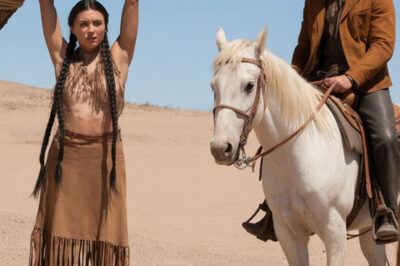 Ranchero Silencioso Encontró a una Joven Comanche Colgada de un Árbol con un Letrero que Decía …