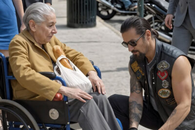 «Su hijo le espetó: “Arréglatelas sola” y la dejó con la nevera vacía. Unas semanas más tarde, unos moteros con chalecos negros aparecieron y cambiaron su vida para siempre».