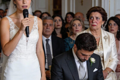 En plena boda, cuando se suponía que todo debía ser perfecto, mi suegra tomó el micrófono y sonrió antes de decir: “Estoy tan feliz de que hayamos encontrado a una chica que sabe obedecer.” Clavó los ojos en mí, con una mueca de burla. Yo sonreí… por fuera. La familia estalló en risas. Mi esposo bajó la mirada, nervioso, como si ya supiera lo que venía. Y en ese instante, con el corazón latiéndome en los oídos, entendí que no podía seguir callando. Así que interrumpí los votos… y revelé un secreto que nadie esperaba.
